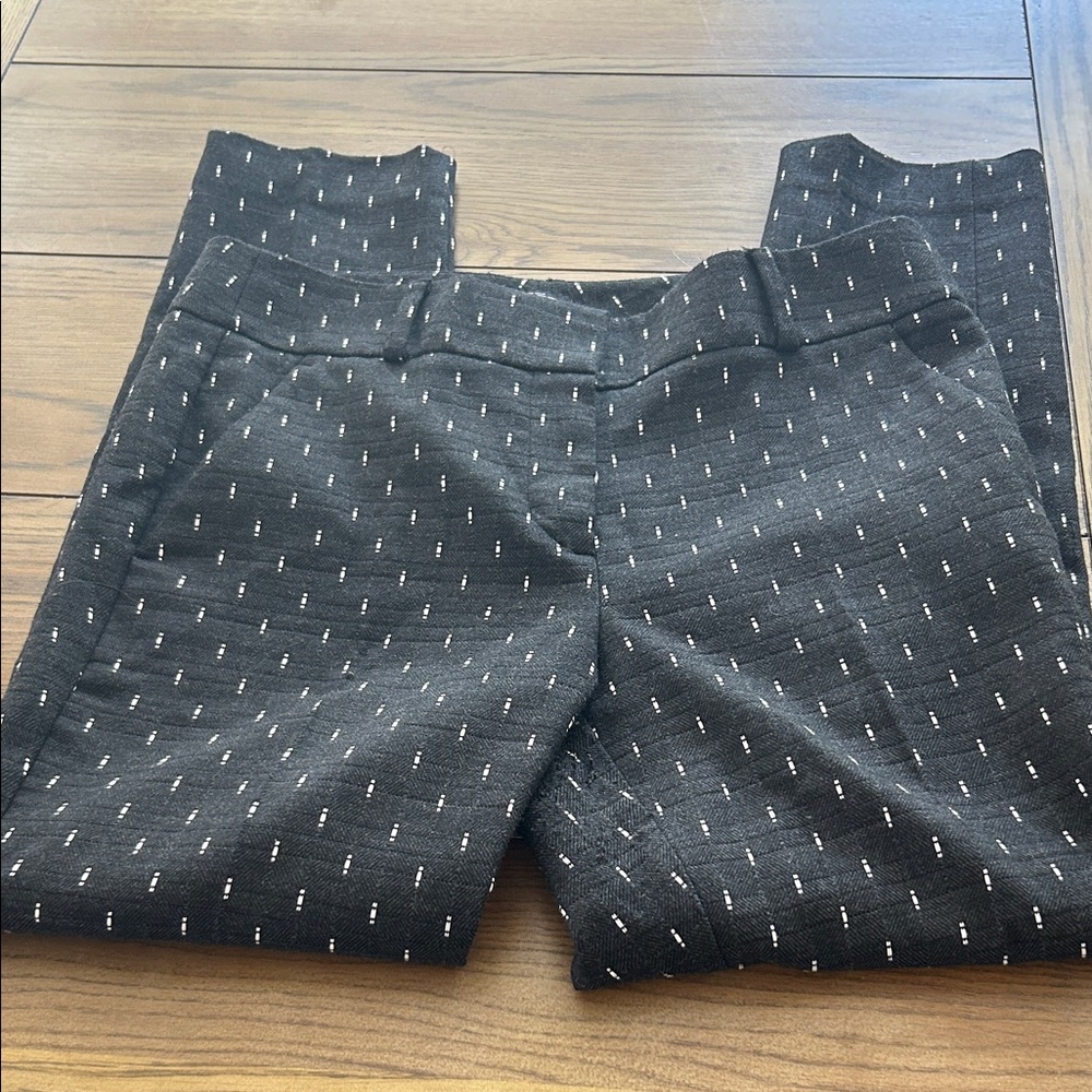 LOFT women’s Black Textured Dress Pants size 8.